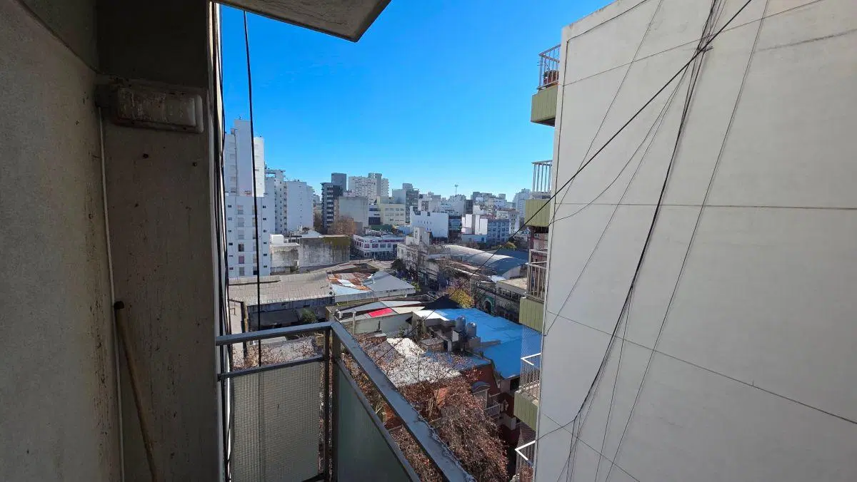 En venta departamento de 3 ambientes con cochera. Shopping Los gallegos. 3