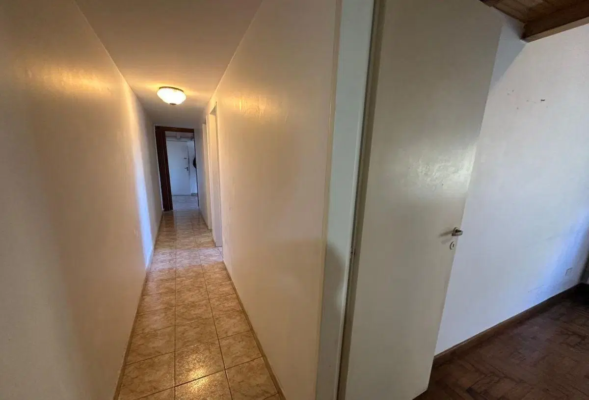 En venta departamento de 4 ambientes al frente con espacio de cochera. Barrio Las lilas. 1