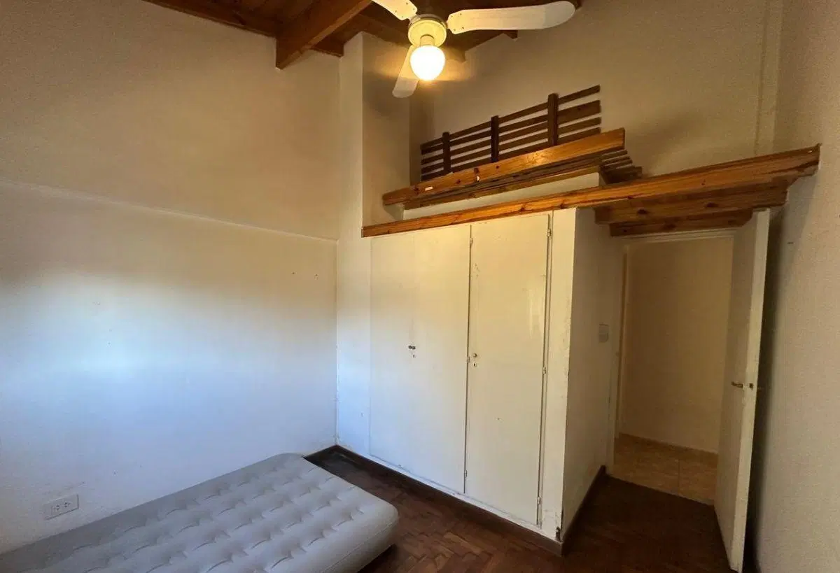 En venta departamento de 4 ambientes al frente con espacio de cochera. Barrio Las lilas. 3