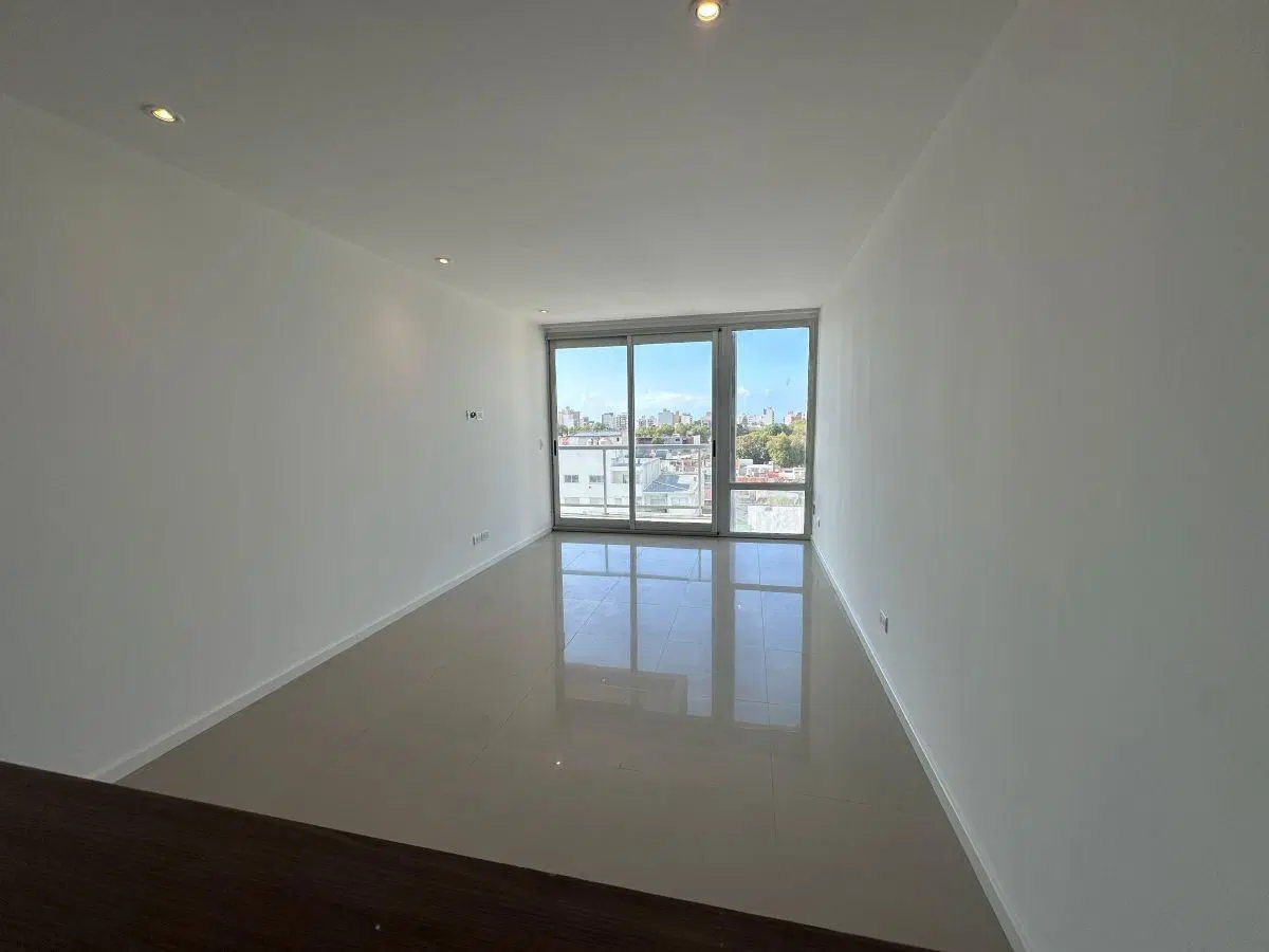 En venta departamento de 2 ambientes vista abierta panorámica. La Perla. 5
