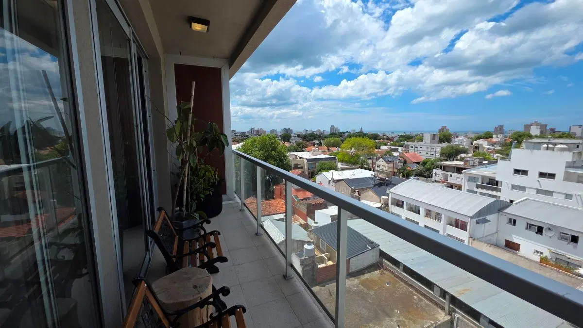En venta departamento de 2 ambientes vista abierta panorámica. La Perla. 4