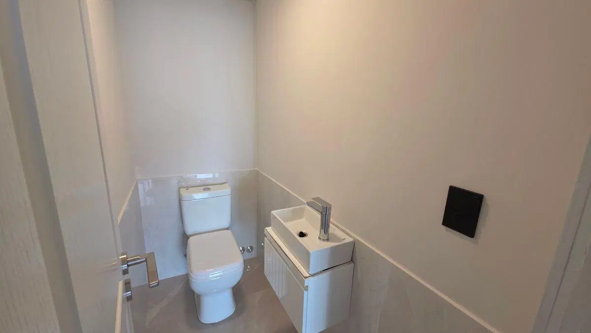 En venta ph de 3 ambientes al frente con garage y parque. La Perla 5
