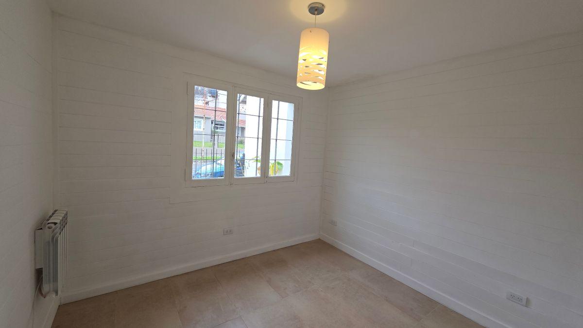 Foto de Chalet de 4 ambientes con patio y entrada de auto. San Carlos., imagen 5