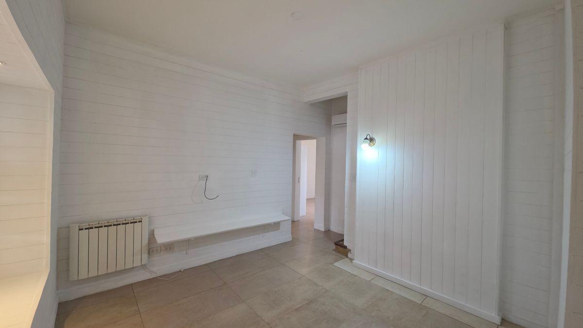 Foto de Chalet de 4 ambientes con patio y entrada de auto. San Carlos., imagen 4