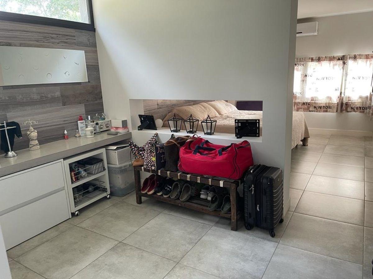 Foto de En venta casa de 4 ambientes con parque y piscina. Acantilados., imagen 5