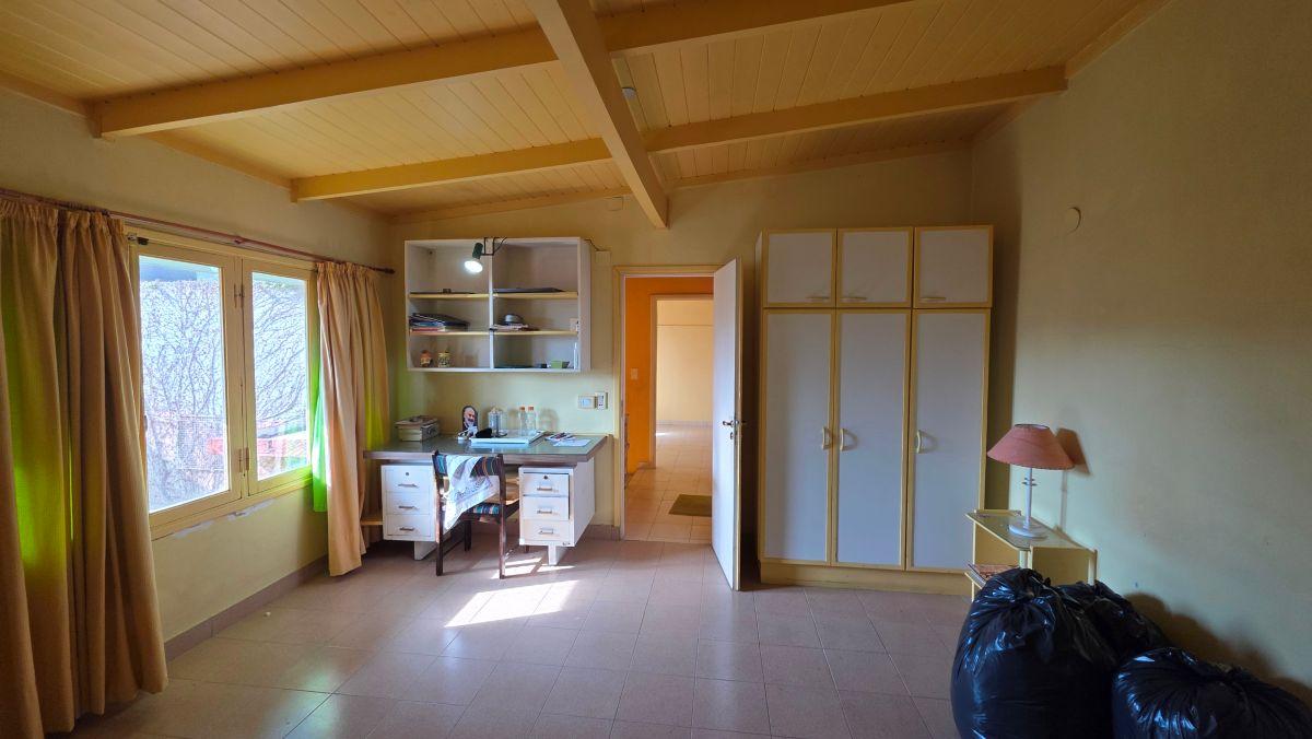 Foto de En venta lote de 238m²con casa a demoler. Los troncos., imagen 5