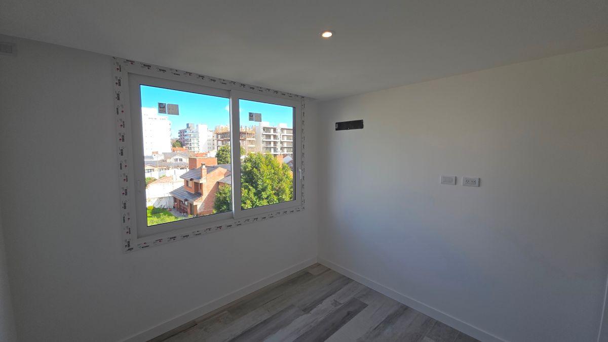 Foto de Alquiler departamento dos ambientes con balcón al frente. Cochera. Zona, imagen 1