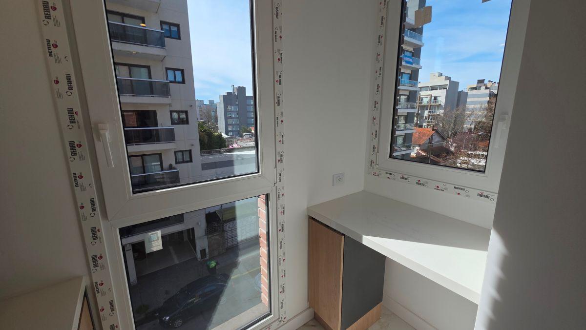 Foto de En venta departamento dos ambientes con balcón al frente. Zona Guemes., imagen 2