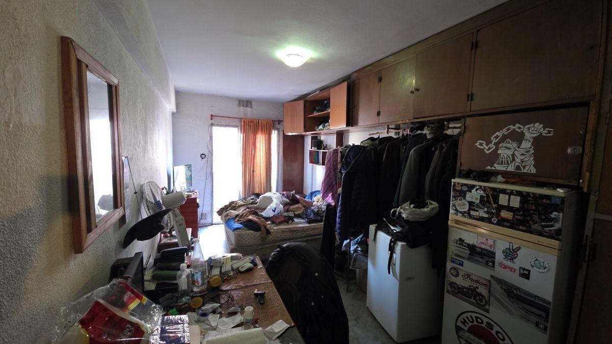 Foto de En venta. Departamento de 1 ambiente a RECICLAR COMPLETAMENTE. Zona, imagen 2