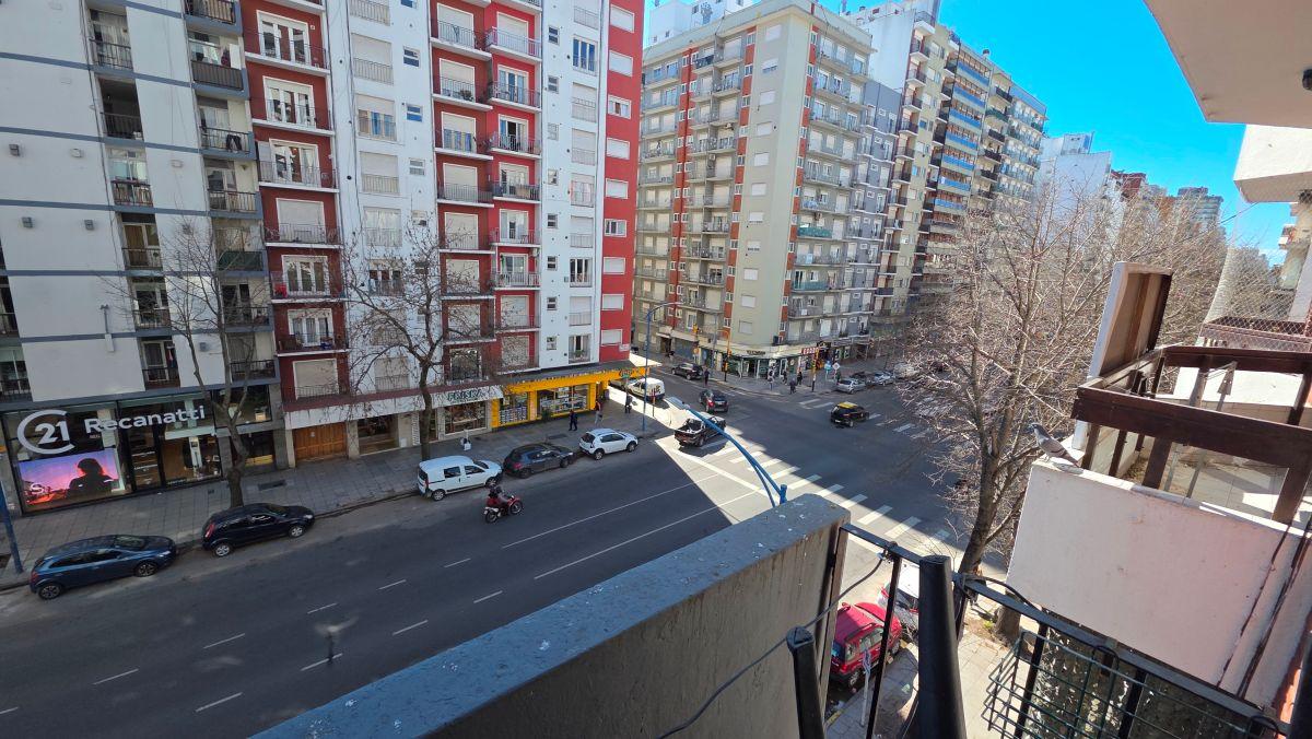 Foto de En venta. Departamento de 1 ambiente a RECICLAR COMPLETAMENTE. Zona, imagen 3