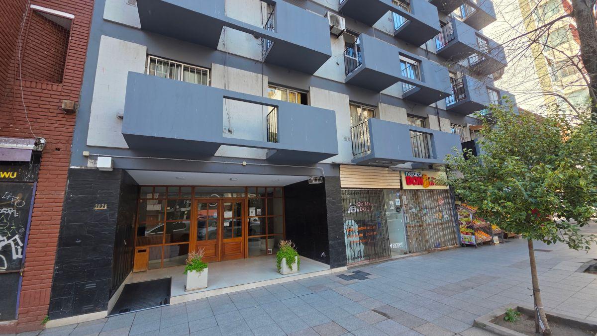 Foto de En venta. Departamento de 1 ambiente a RECICLAR COMPLETAMENTE. Zona, imagen 1