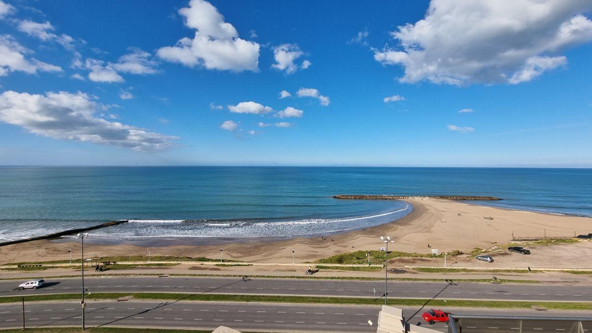 Foto de En venta. Departamento de 3 ambientes con vista al mar y dos cocheras, imagen 1