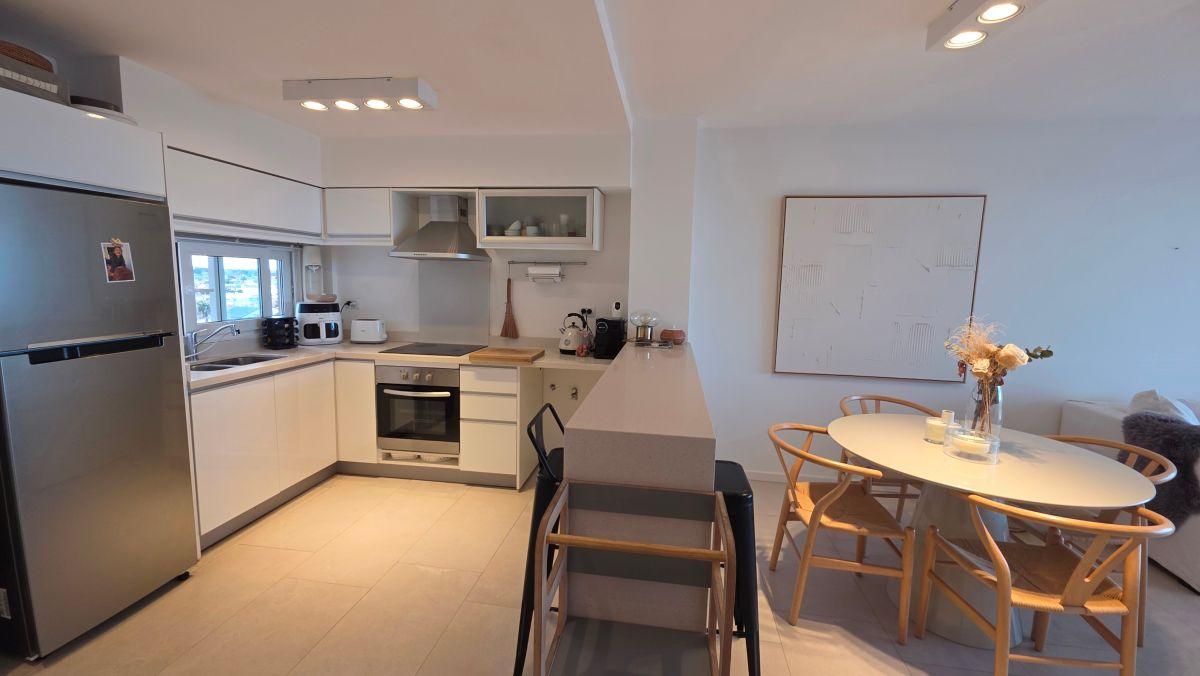 Foto de En venta. Departamento de 3 ambientes con vista al mar y dos cocheras, imagen 3