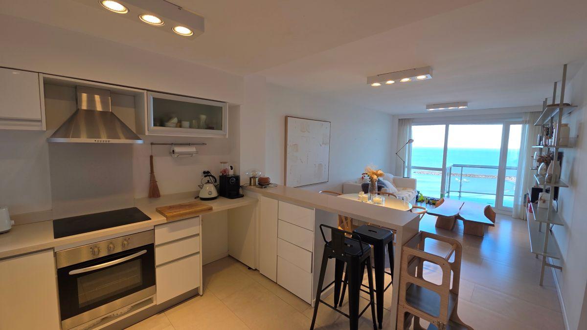 Foto de En venta. Departamento de 3 ambientes con vista al mar y dos cocheras, imagen 4