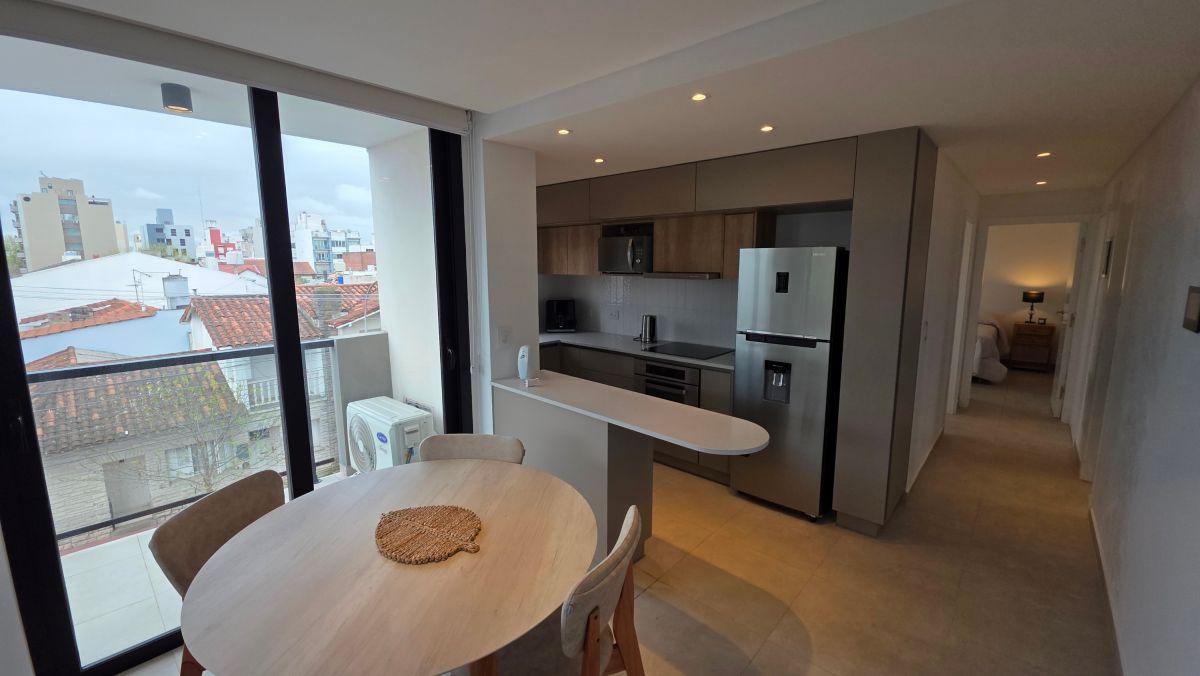 Foto de En venta departamento de 3 ambientes al frente con cochera. Zona Güemes, imagen 2