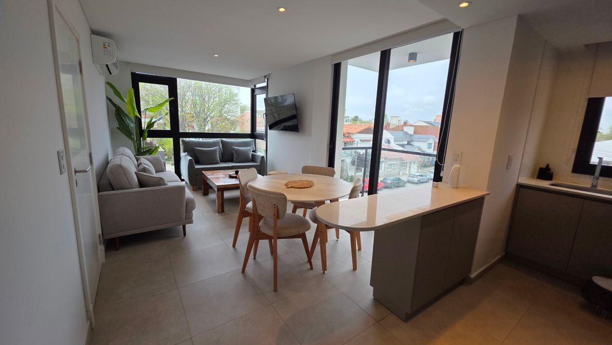 Foto de En venta departamento de 3 ambientes al frente con cochera. Zona Güemes, imagen 1