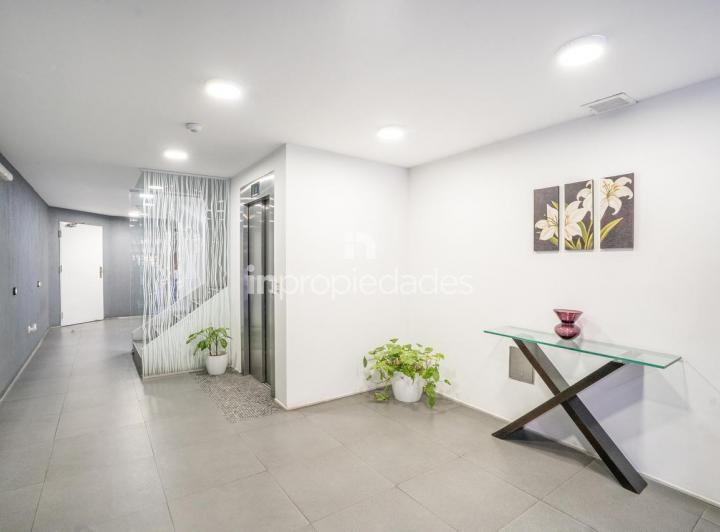 Divino 3 ambientes de 87m2 2 baños completos! con amplio balcón y  patio! VENTA 2