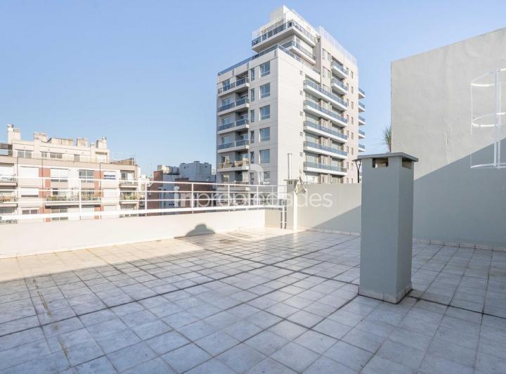 Divino 3 ambientes de 87m2 2 baños completos! con amplio balcón y  patio! VENTA 4