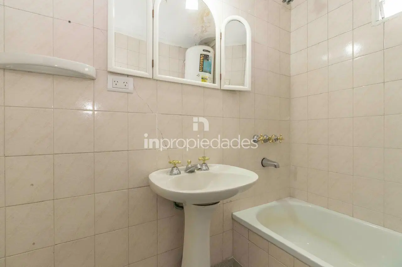 Villa Urquiza - Triunvirato 5400 - piso entero de 4 ambientes apto Oficina de 112m2-Venta 5