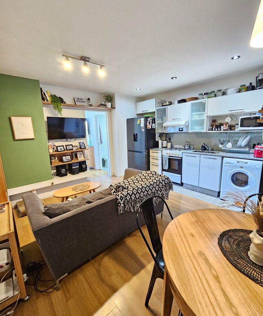Departamento 2 Ambientes con Balcón en Venta en Haedo, Cerca de Estación