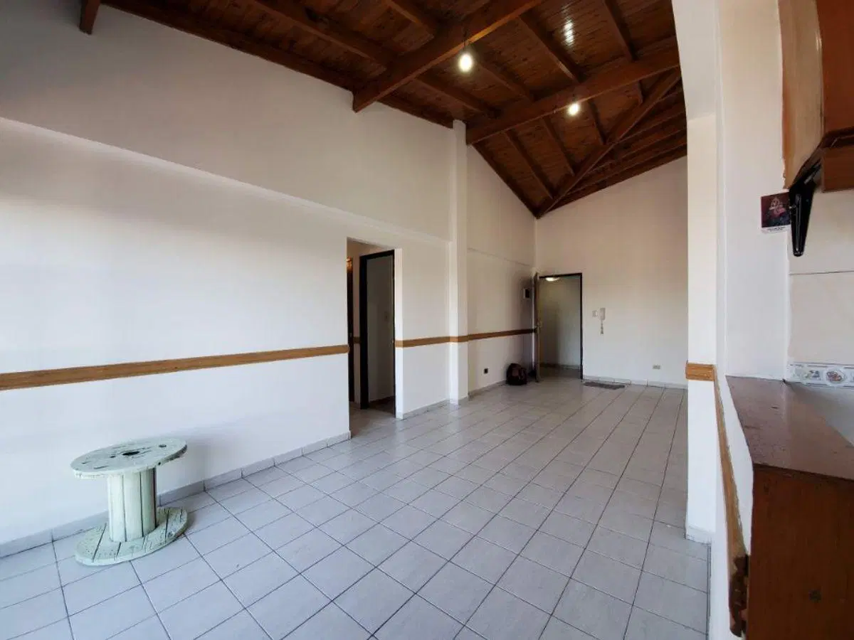 Excelente departamento 3 ambientes la frente con balcón. San Justo 1