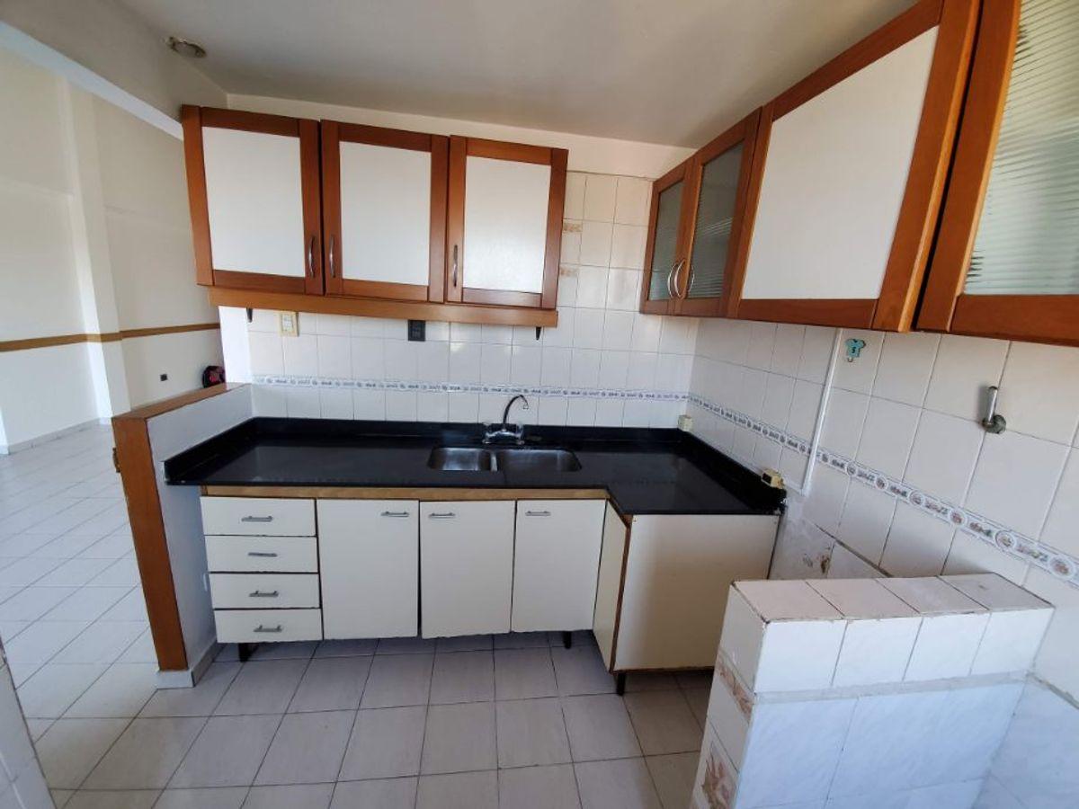 Excelente departamento 3 ambientes la frente con balcón. San Justo
