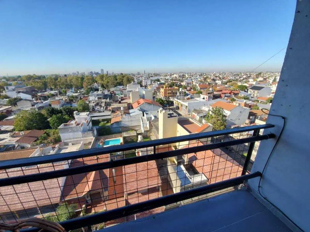 Excelente departamento 3 ambientes la frente con balcón. San Justo 3