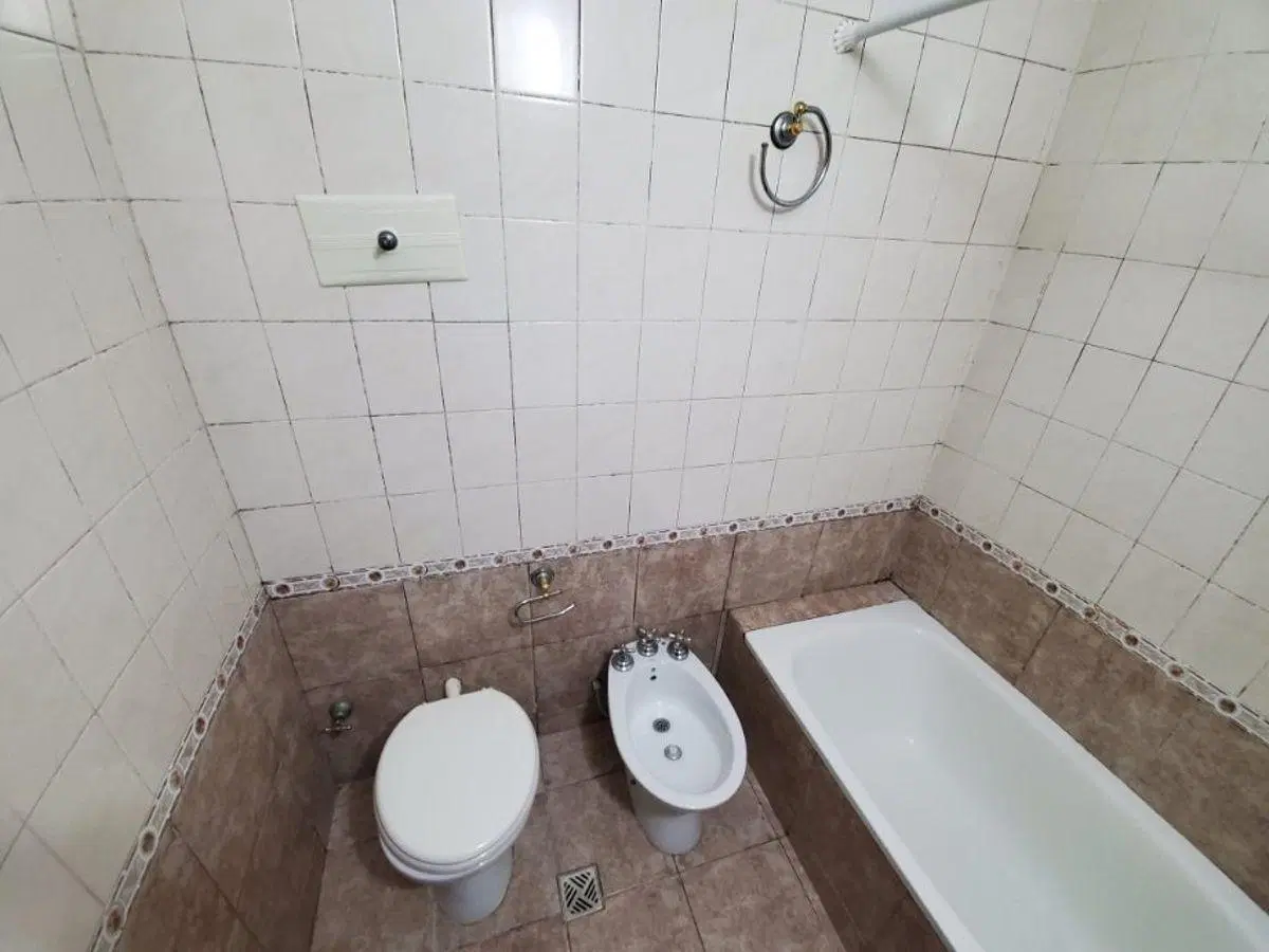 Excelente departamento 3 ambientes la frente con balcón. San Justo 5