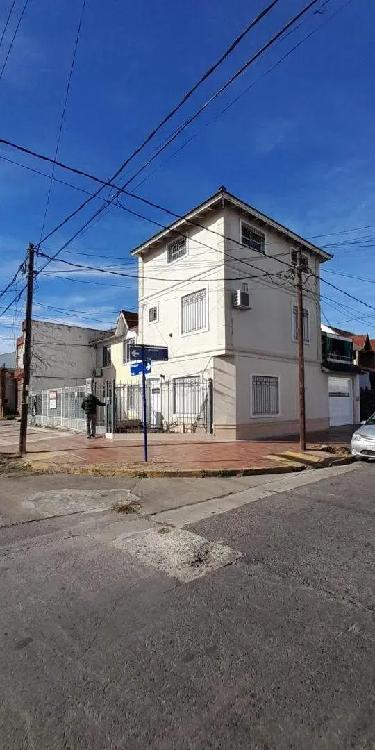 Triplex en Chacabuco 1196 en muy buen estado 4