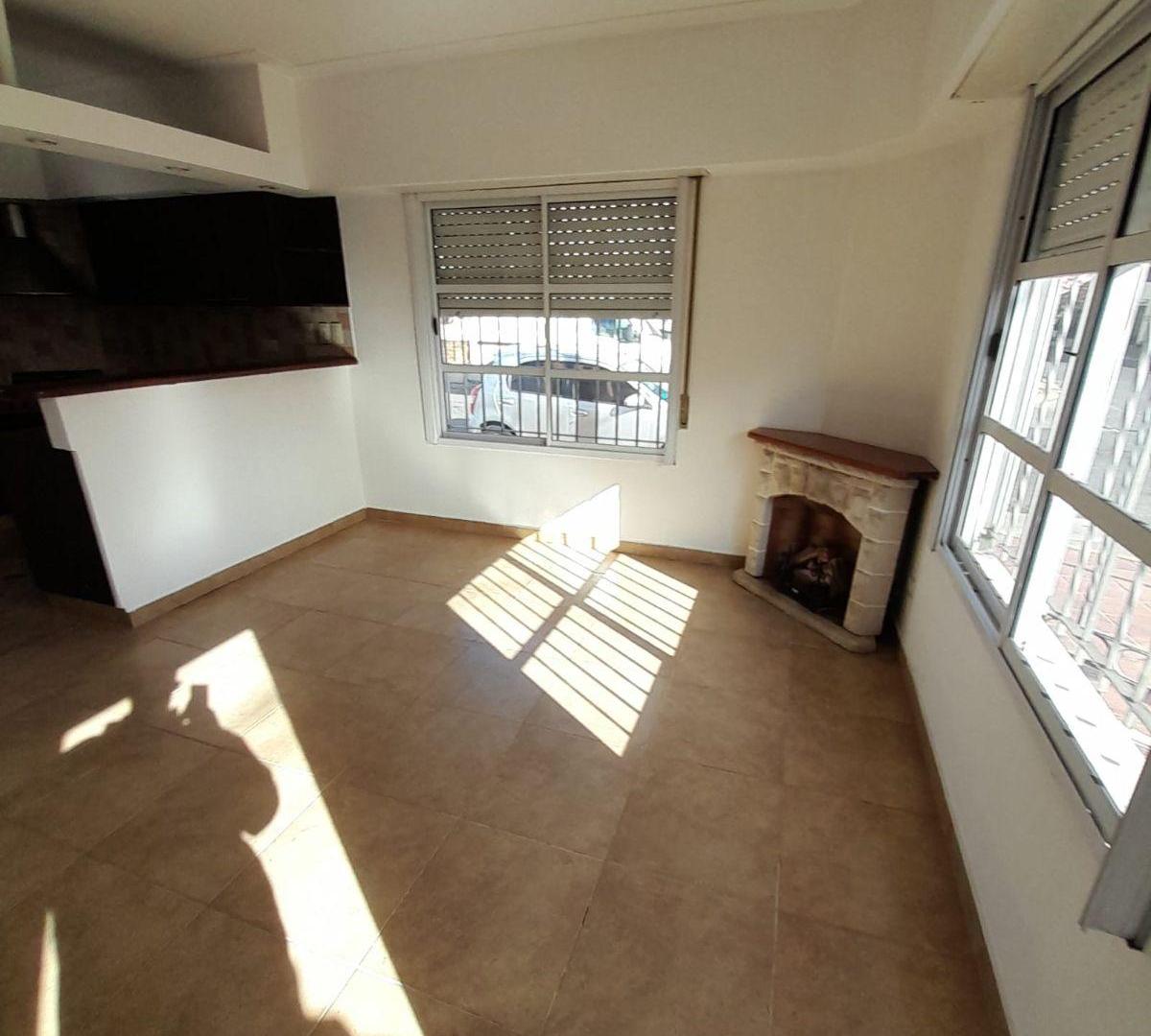 Foto de Triplex en Chacabuco 1196 en muy buen estado, imagen 1