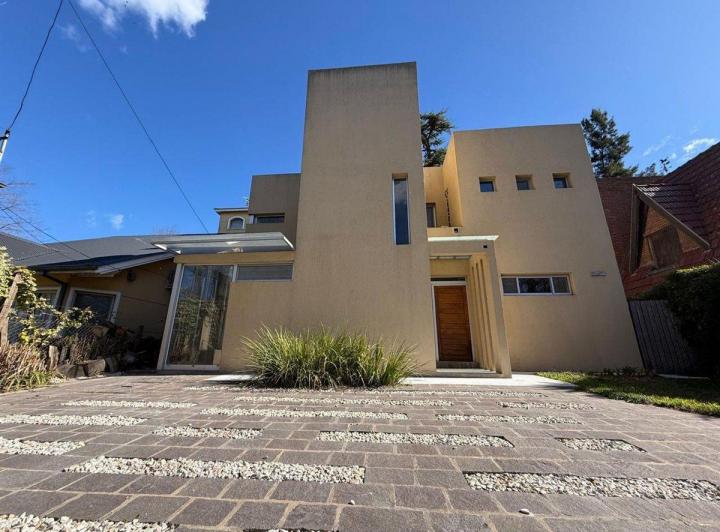 ALQUILER MODERNA CASA 5 AMBIENTES CON PILETA 1