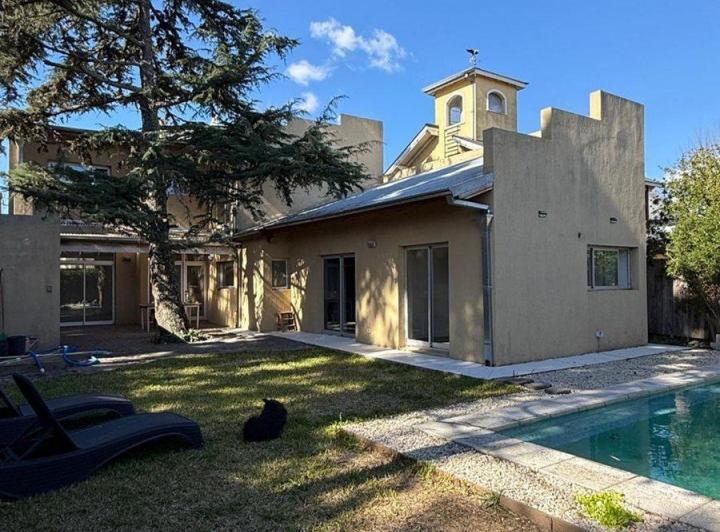ALQUILER MODERNA CASA 5 AMBIENTES CON PILETA 5
