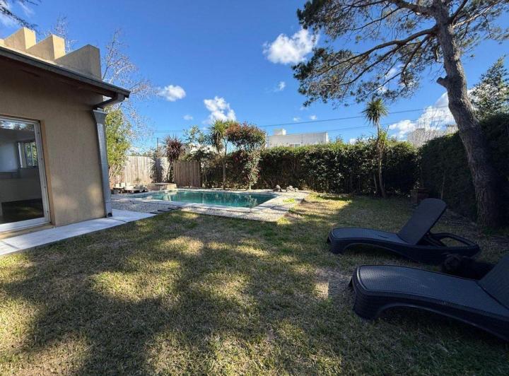 ALQUILER MODERNA CASA 5 AMBIENTES CON PILETA 4