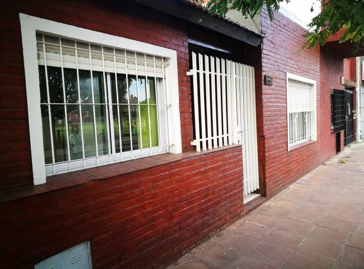 Alquiler PH 2 ambientes  con patio y local - Morón 4