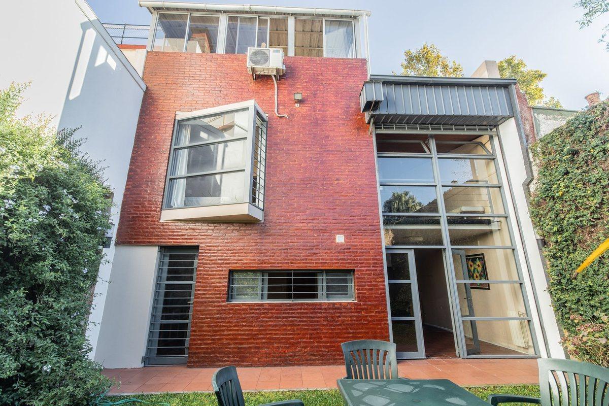 VENTA CASA 6 AMB PARQUE CHACABUCO JARDIN Y TERRAZA