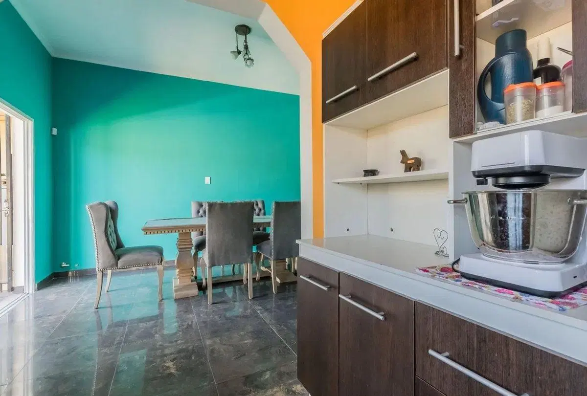 Casa venta con pileta en Tristán Suárez 2