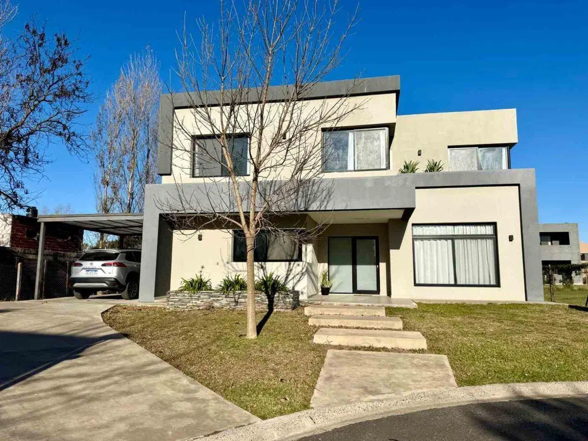 Casa en venta 4 amb. Lagoon 4