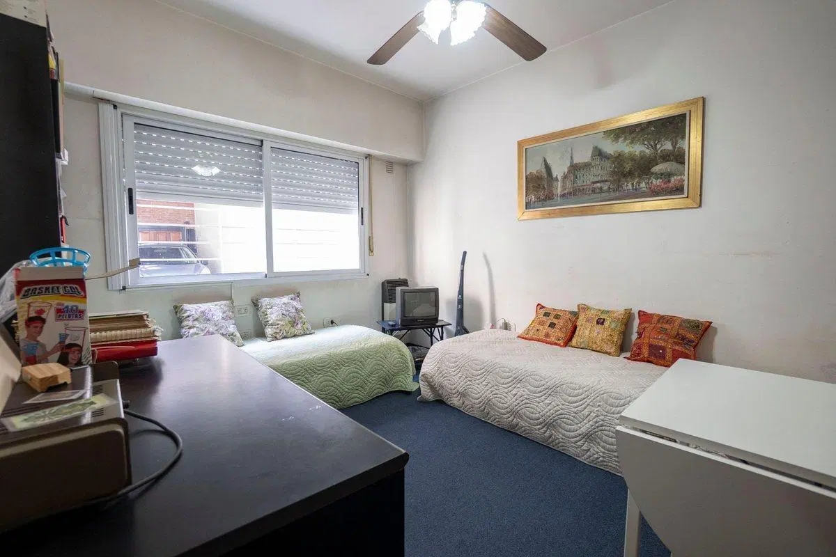 VENTA CASA 5 AMB. CON QUINCHO Y COCHERA CASTELAR 3