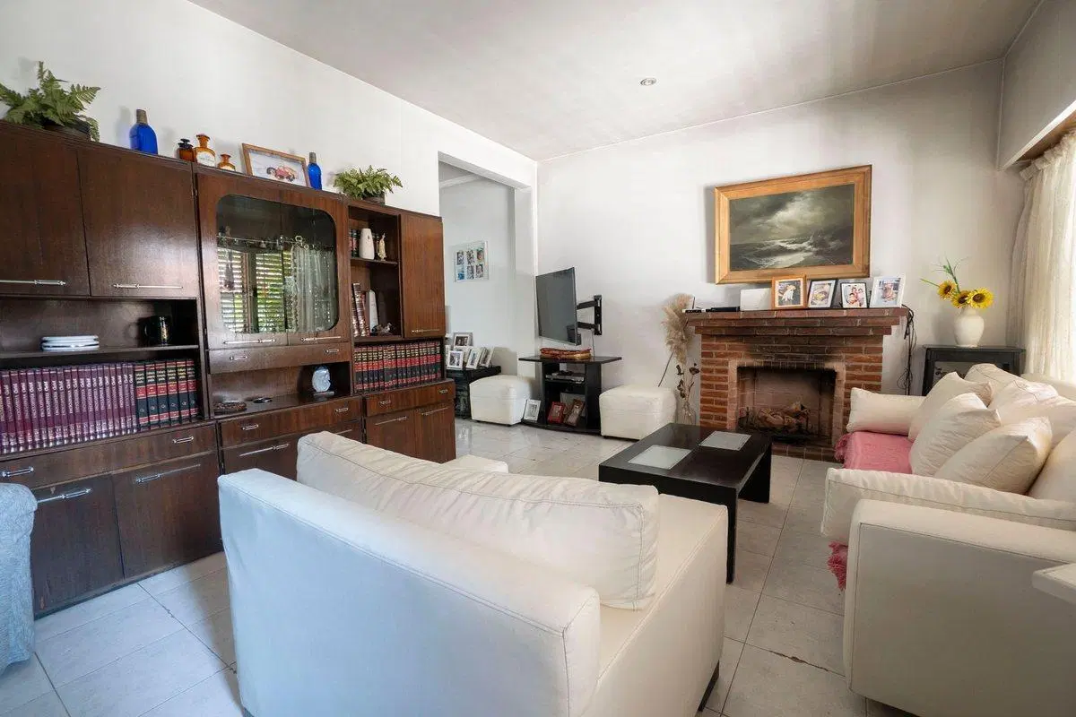 VENTA CASA 5 AMB. CON QUINCHO Y COCHERA CASTELAR 2