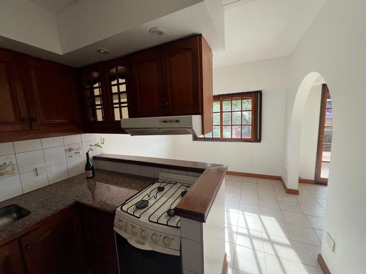 DEPARTAMENTO DE 2 AMBIENTES CON BALCON Y COCHERA 4