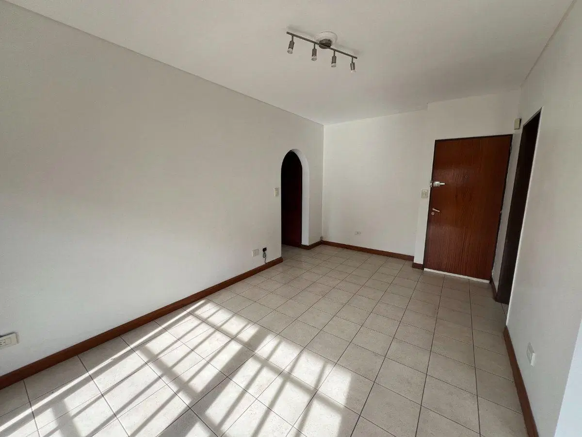 DEPARTAMENTO DE 2 AMBIENTES CON BALCON Y COCHERA 3