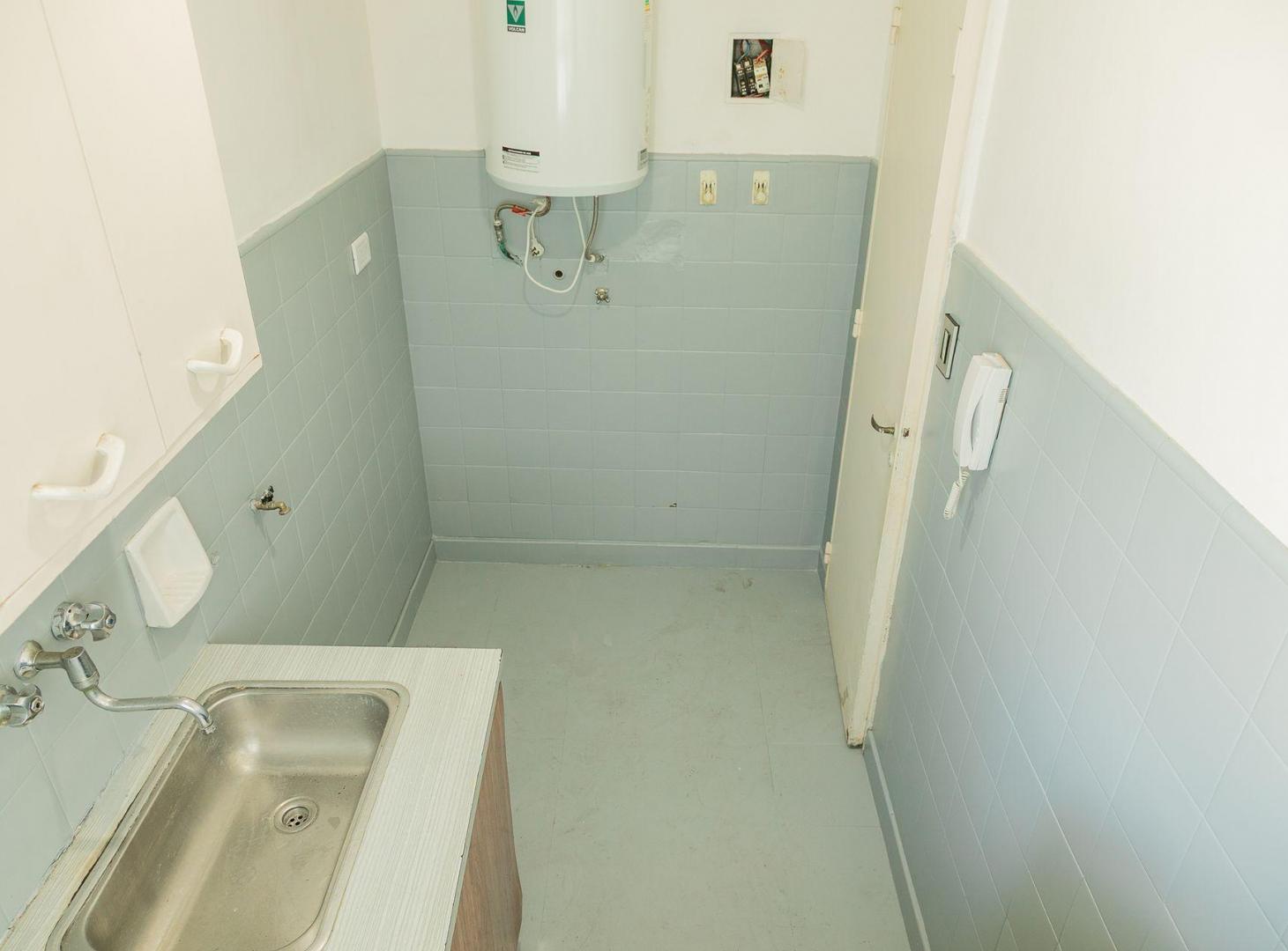 Venta depto Flores con renta piso alto y luminoso!