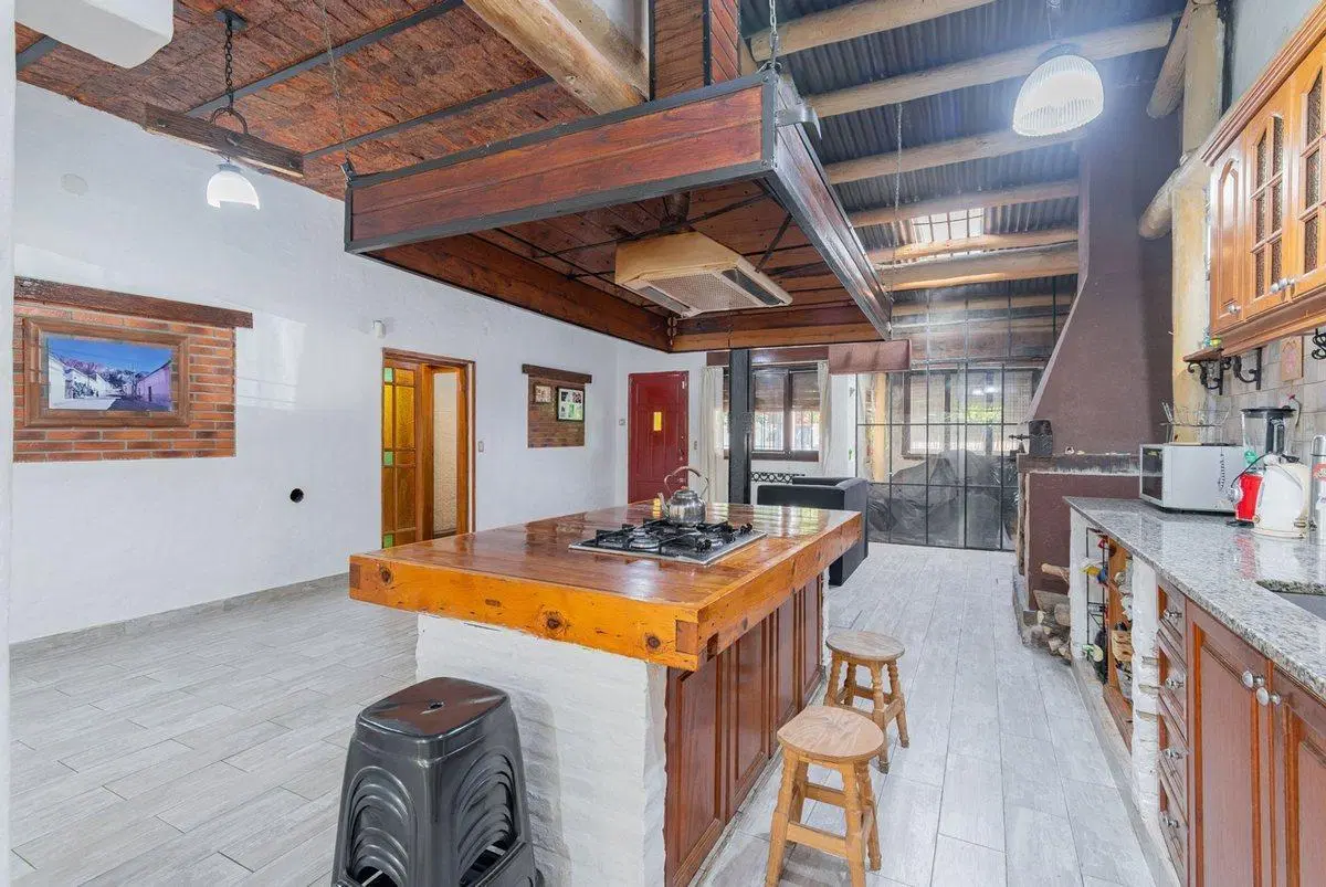 VENTA CASA 3 AMBIENTES C/ JARDIN JOSE LEON SUAREZ 3