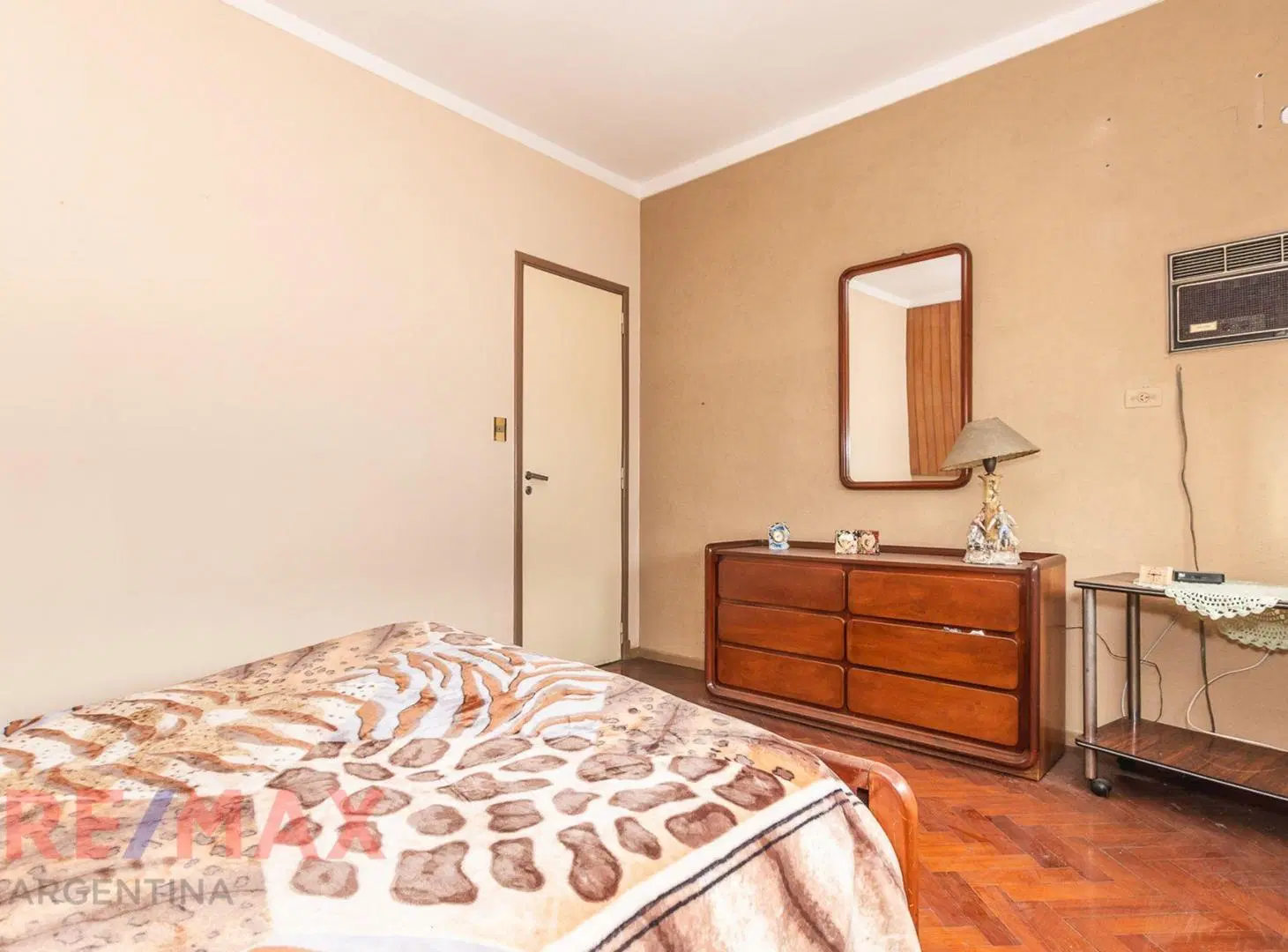 casa lote propio Multifamiliar con cochera 4
