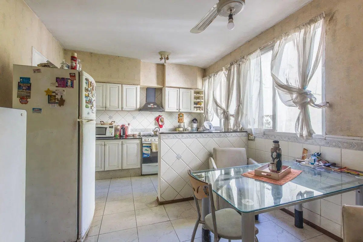 CASA DE 3 PLANTAS CON COCHERA Y PILETA EN BELGRANO 2