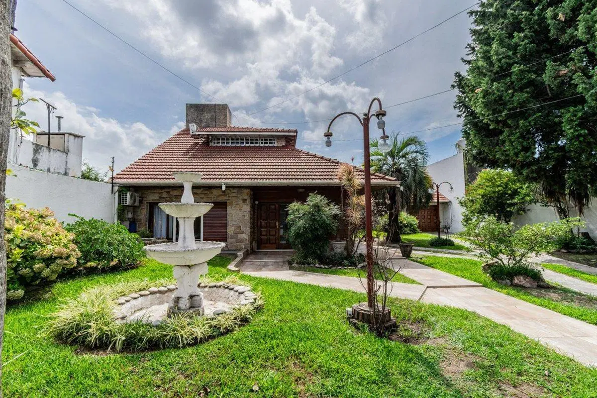 VENTA CASA EN QUILMES – PARQUE, QUINCHO Y COCHERA 4