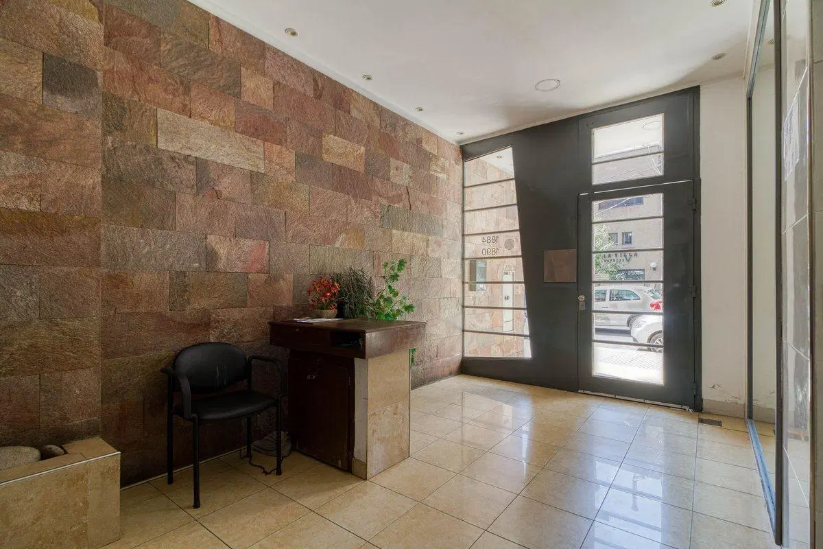 VENTA MONOAMBIENTE CON BALCON EN FLORES 3