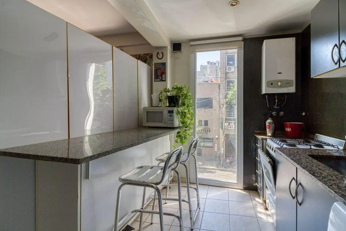 VENTA MONOAMBIENTE CON BALCON EN FLORES 2