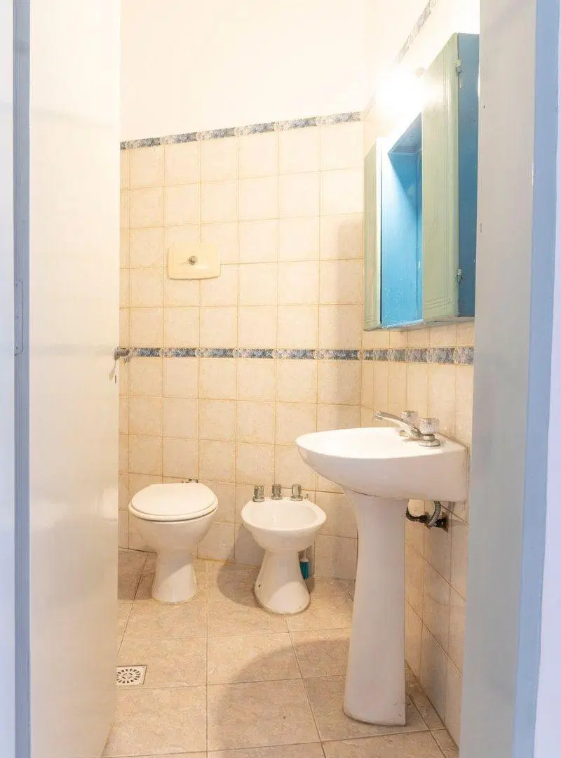 Venta PH 2 ambientes  con patio y local - Morón 2