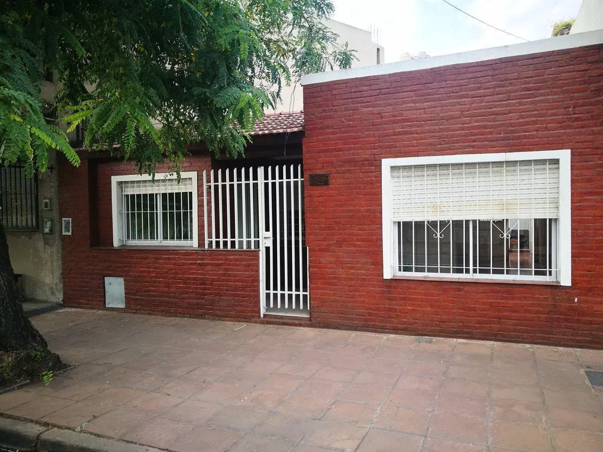 Venta PH 2 ambientes  con patio y local - Morón 4